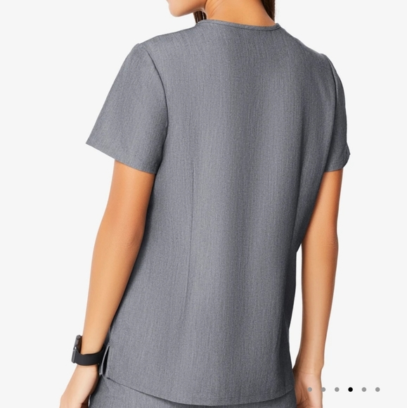 Figs Catarina™ One-Pocket Short Sleeve Classic Fit Scrub Top in Graphite S - Picture 13 of 15